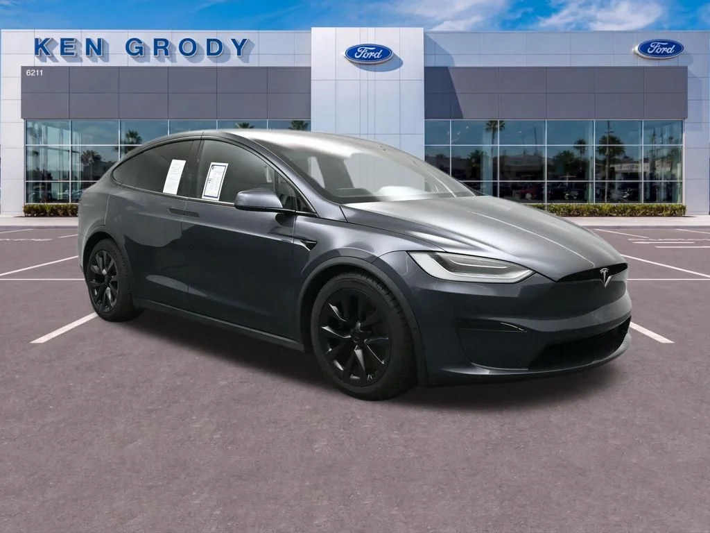 2023 Tesla Model X Long Range's photo