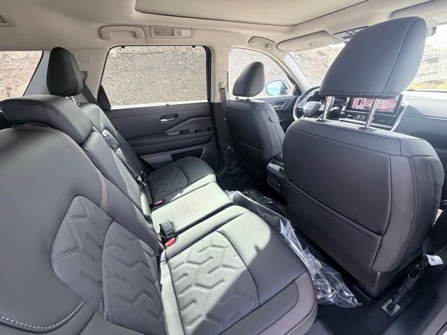 New 2026 Everest White Pearl TriCoat Nissan Platinum image 32
