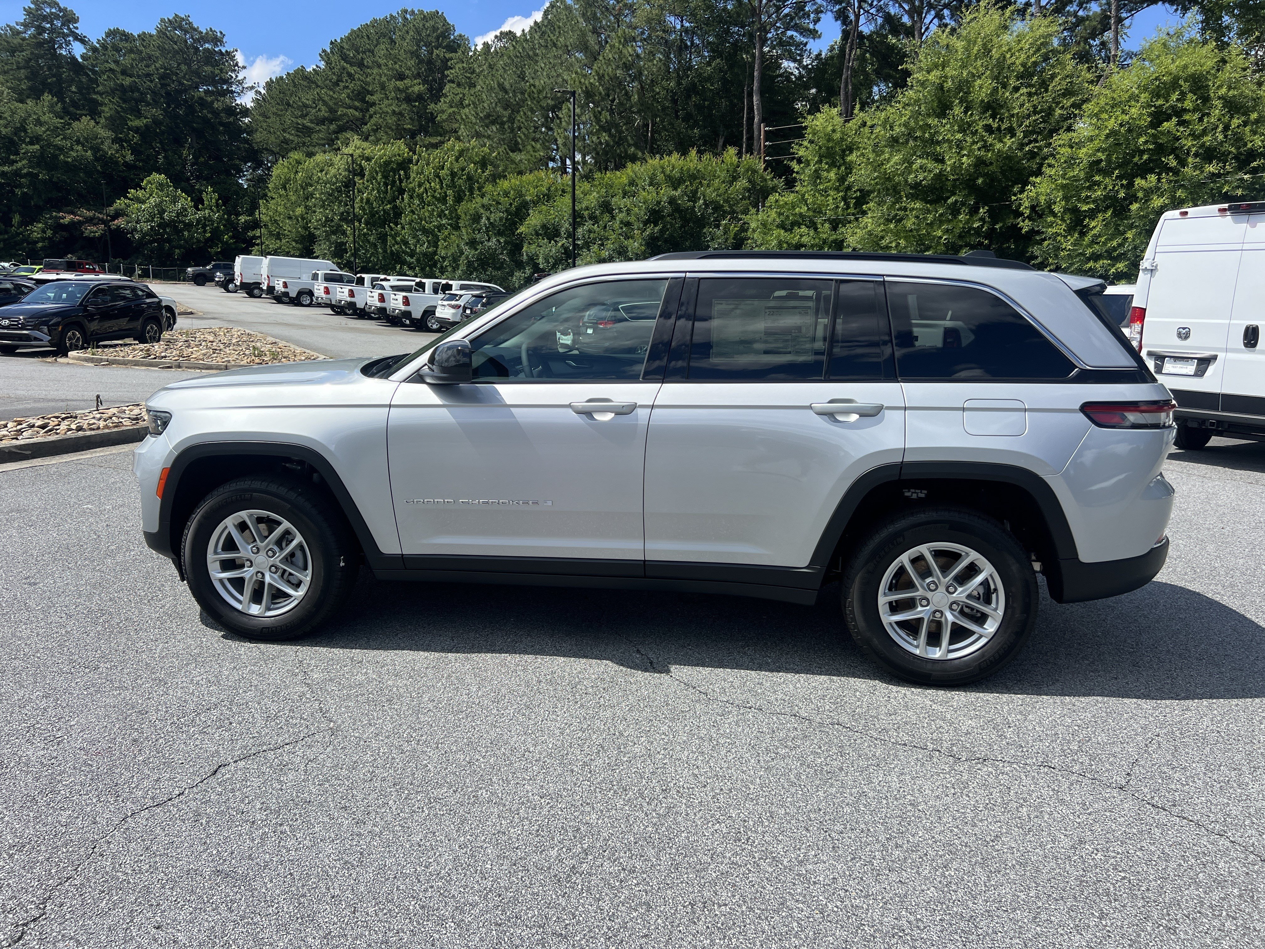 New 2026 Silver Zynith Jeep Laredo X image 4