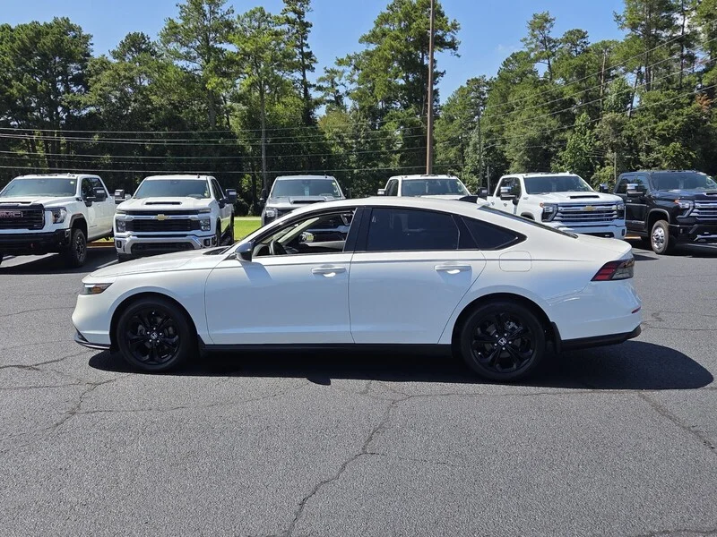 Used 2025 Platinum White Pearl Honda SE image 4