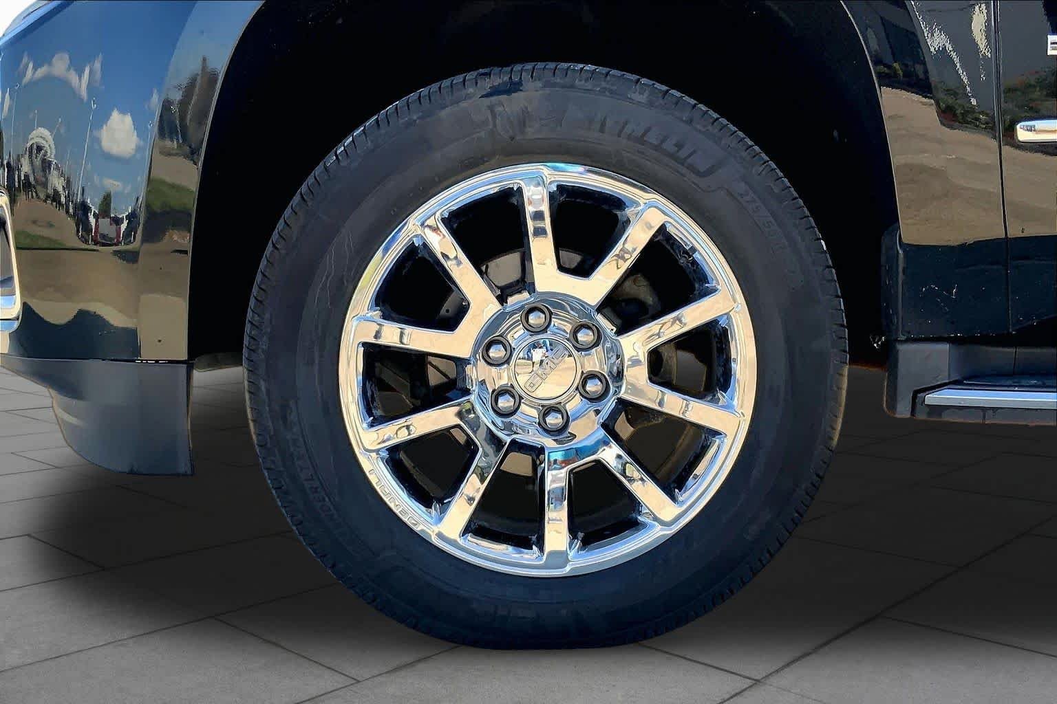 Used 2016 Onyx Black GMC Denali image 11