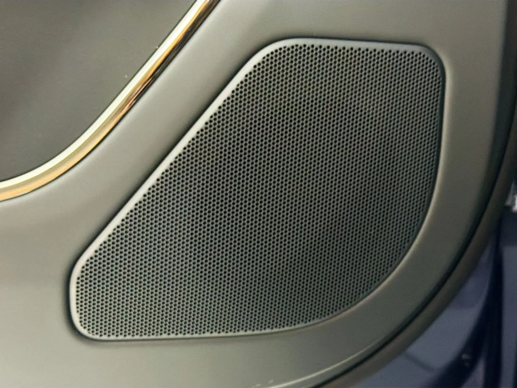 New 2026 Varesine Blue Land Rover SE image 19