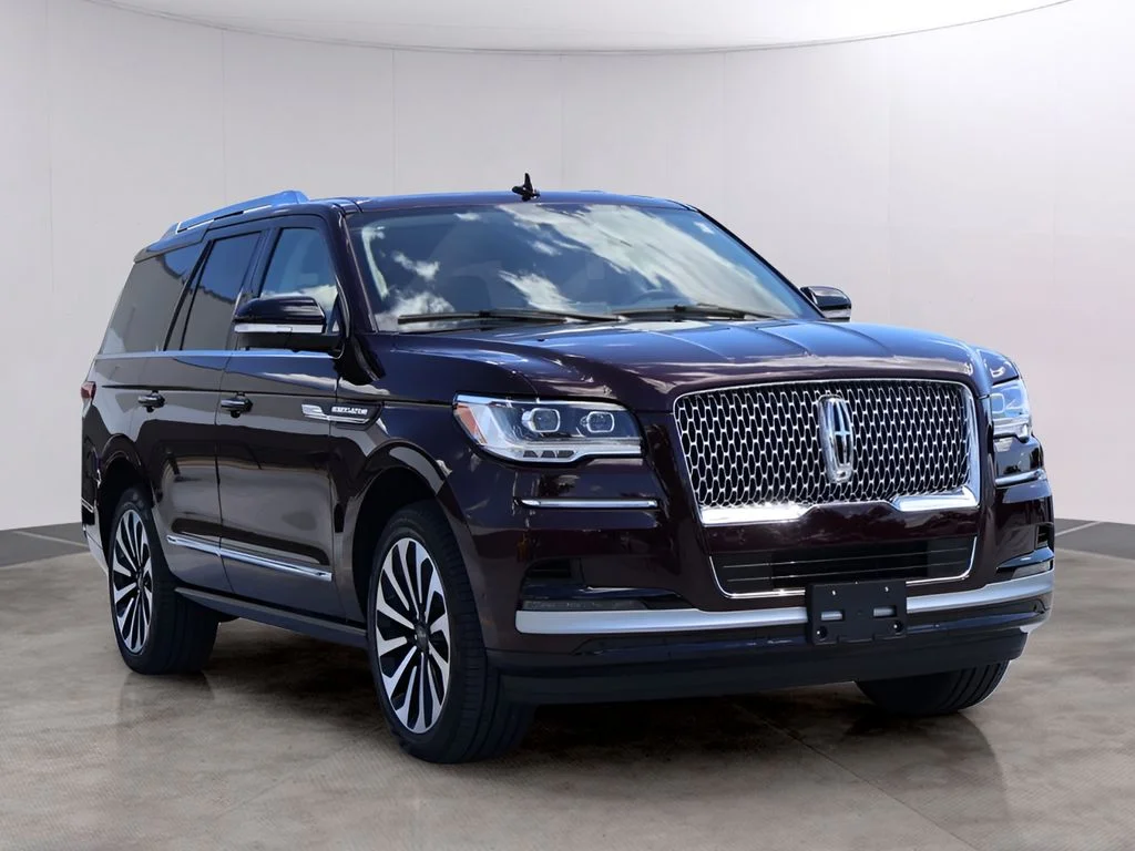 Used 2024 Red Metallic Lincoln Reserve image 3
