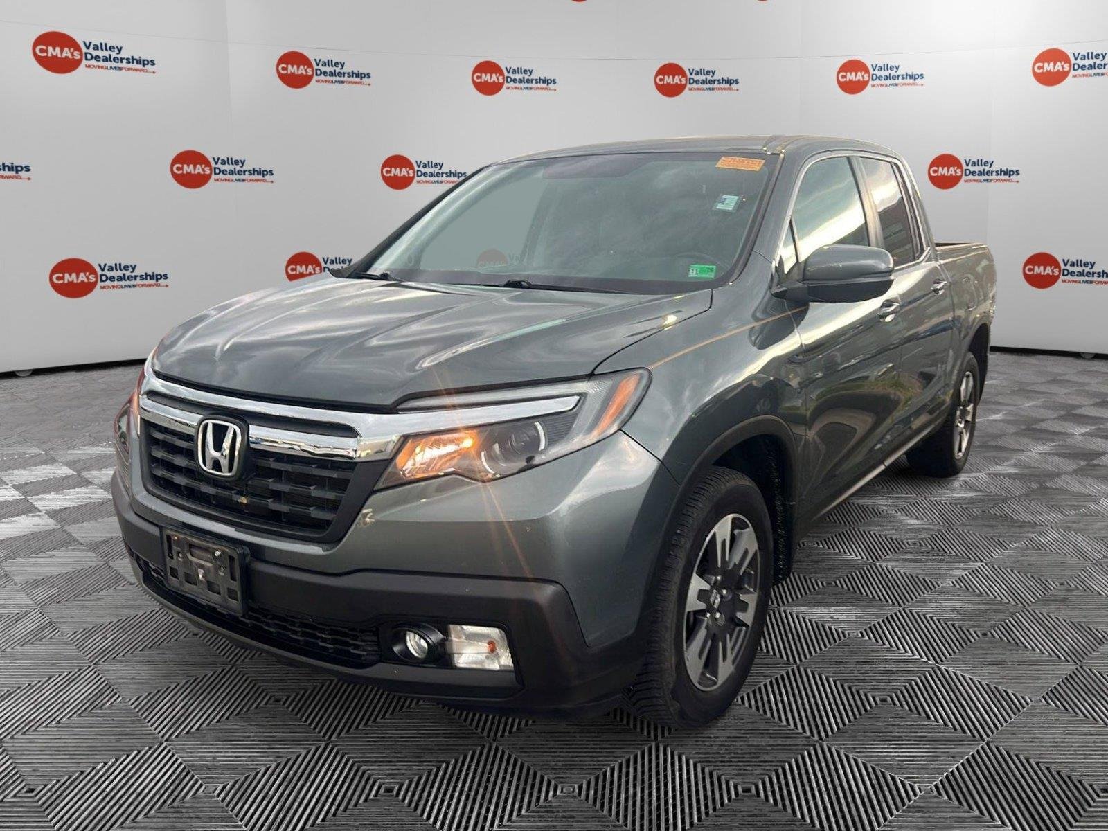 Used 2019 Forest Mist Metallic Honda RTL image 1