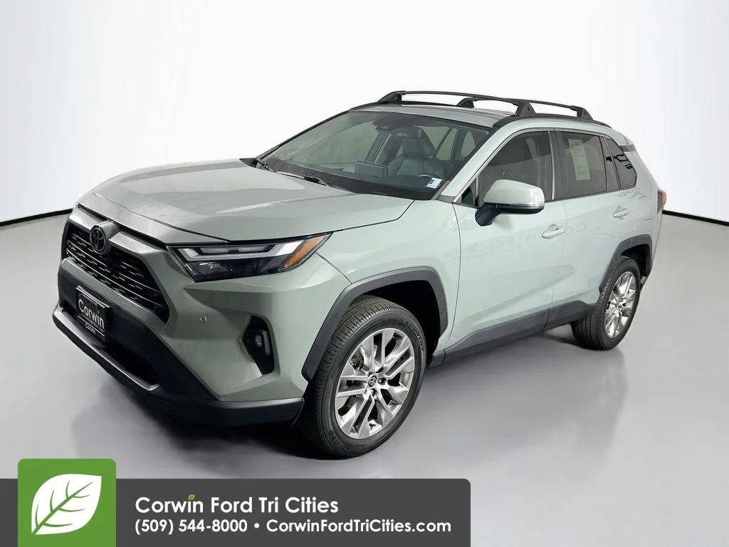 Used 2022 Gray Toyota XLE Premium image 5