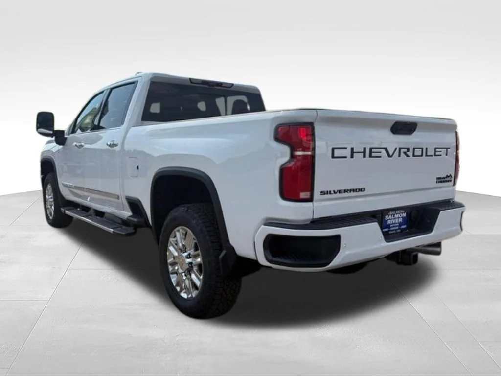 New 2025 Summit White Chevrolet High Country image 7