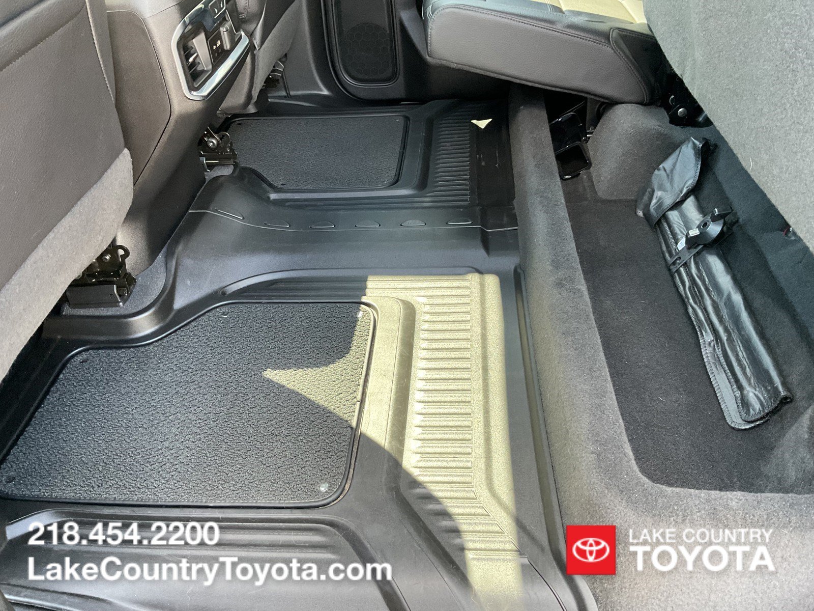 Used 2023  GMC Denali image 23