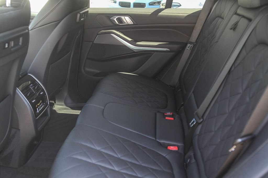 Used 2023 Black Sapphire Metallic BMW sDrive40i image 15