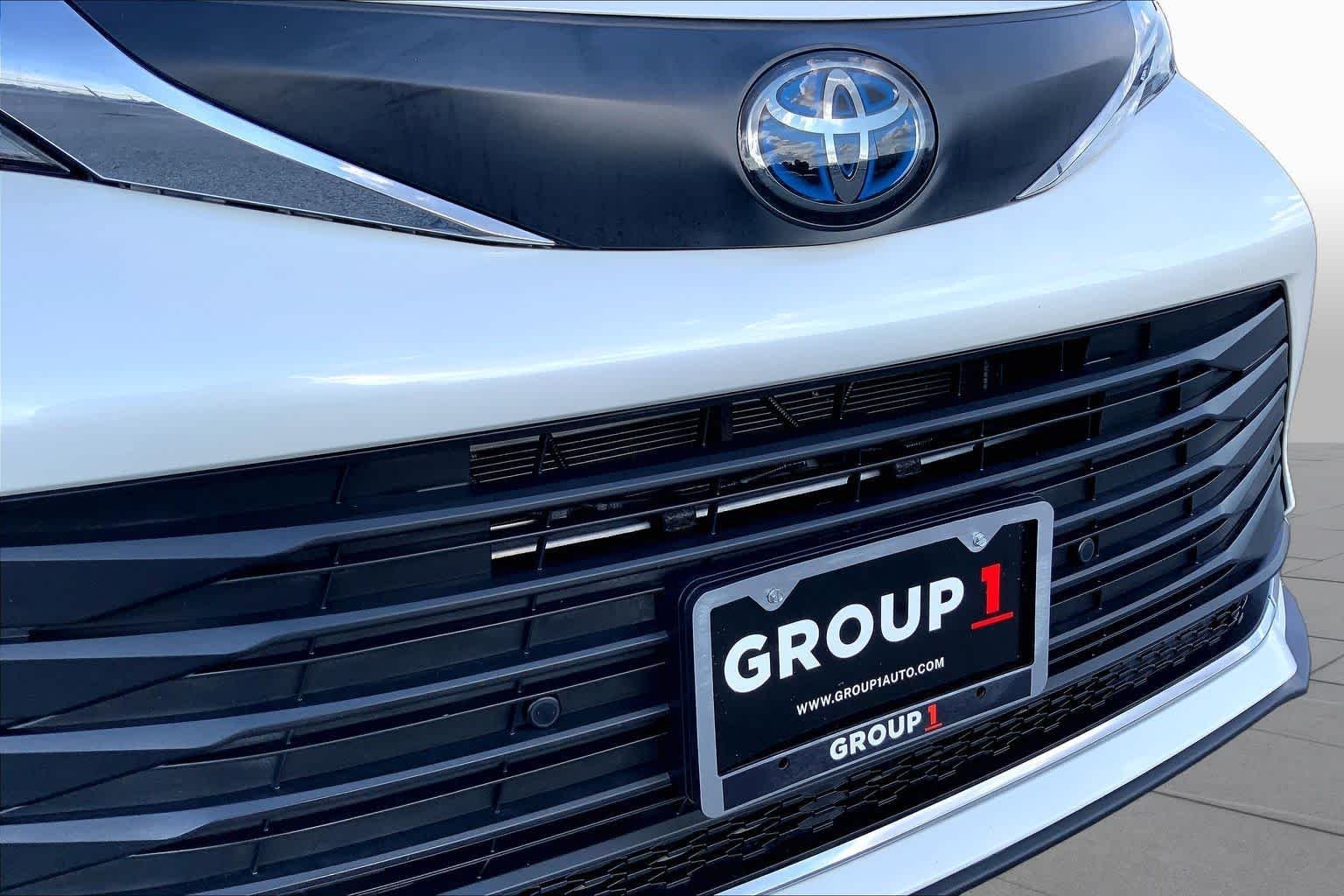 Used 2021 Blizzard Pearl Toyota XLE image 29