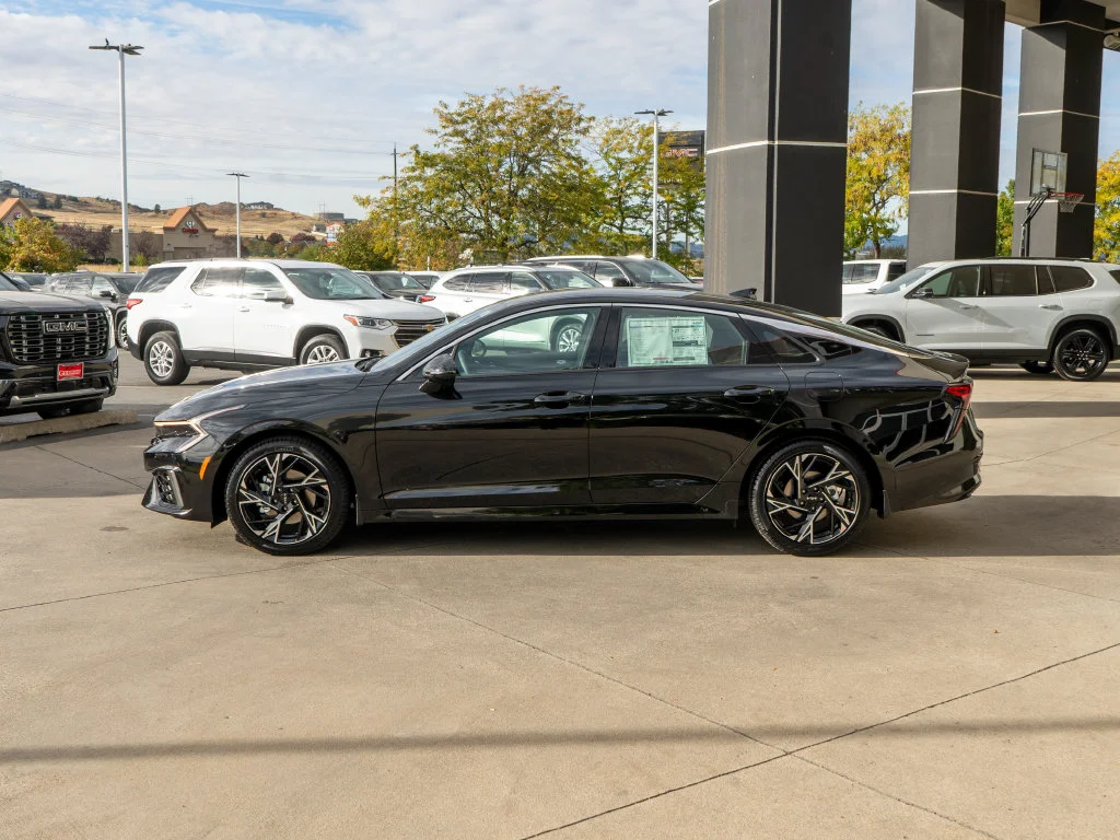 New 2027 Aurora Black Pearl Kia GT-Line image 4