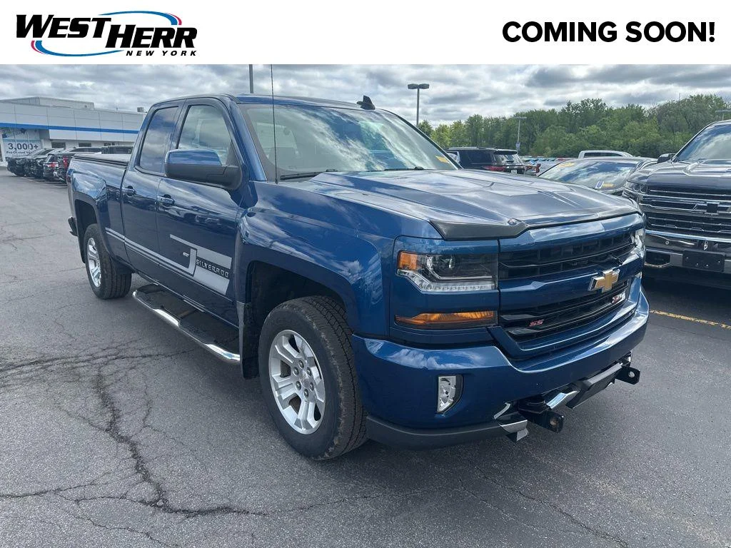 Used 2019 Deep Ocean Blue Chevrolet LT image 1