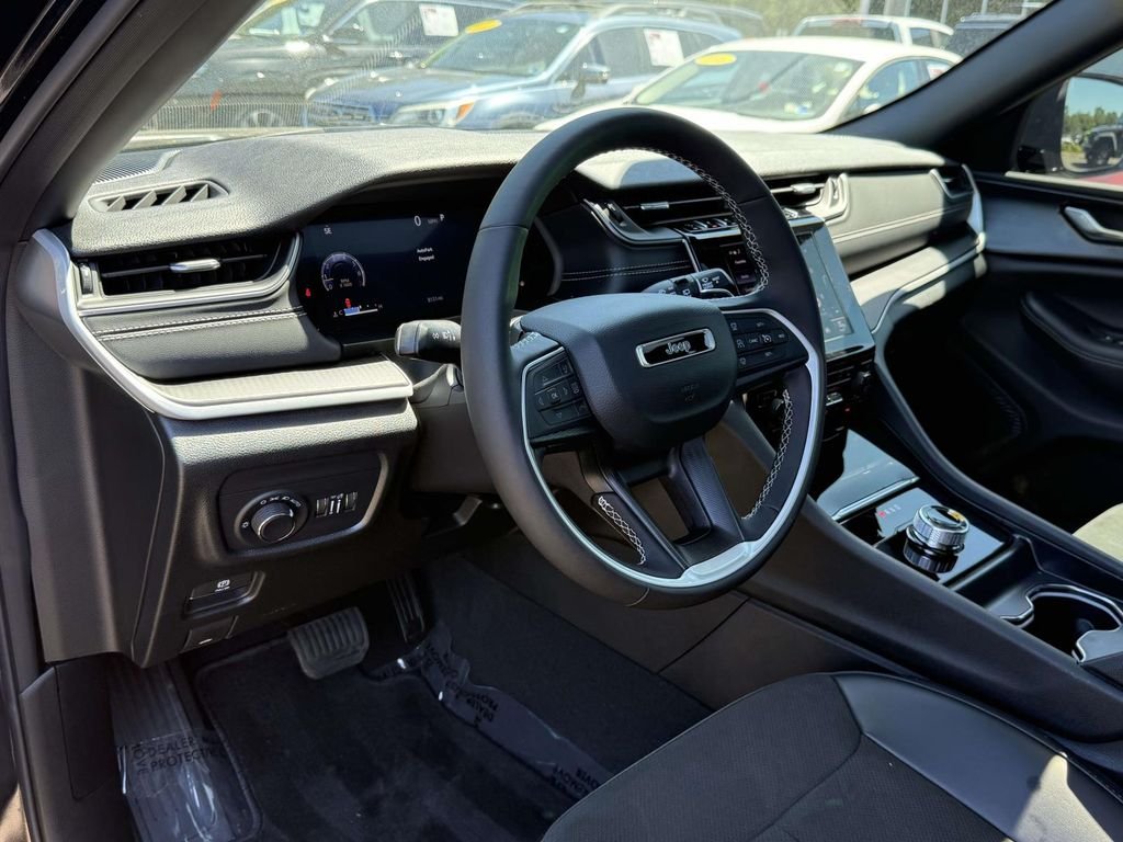 Used 2025 Black Jeep Altitude X image 2