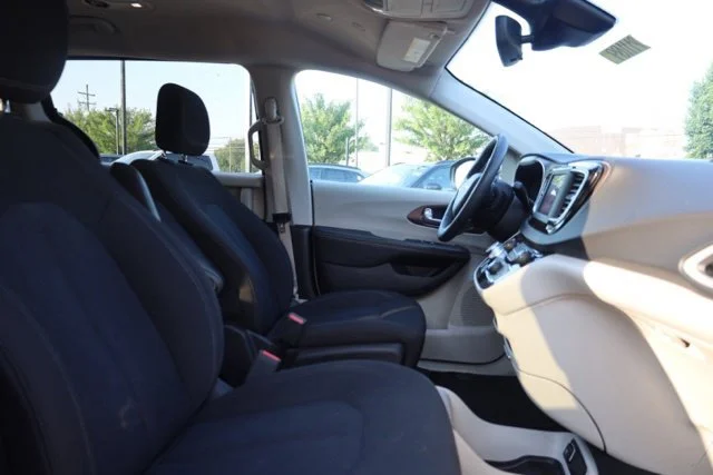 Used 2023 Black Chrysler LX image 42