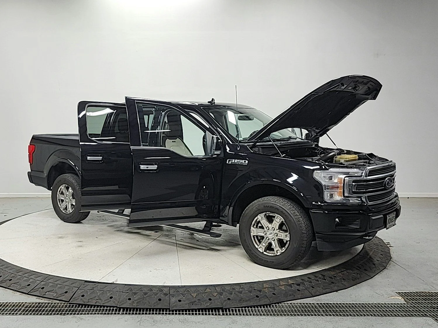 Used 2020 Black Ford Limited image 9