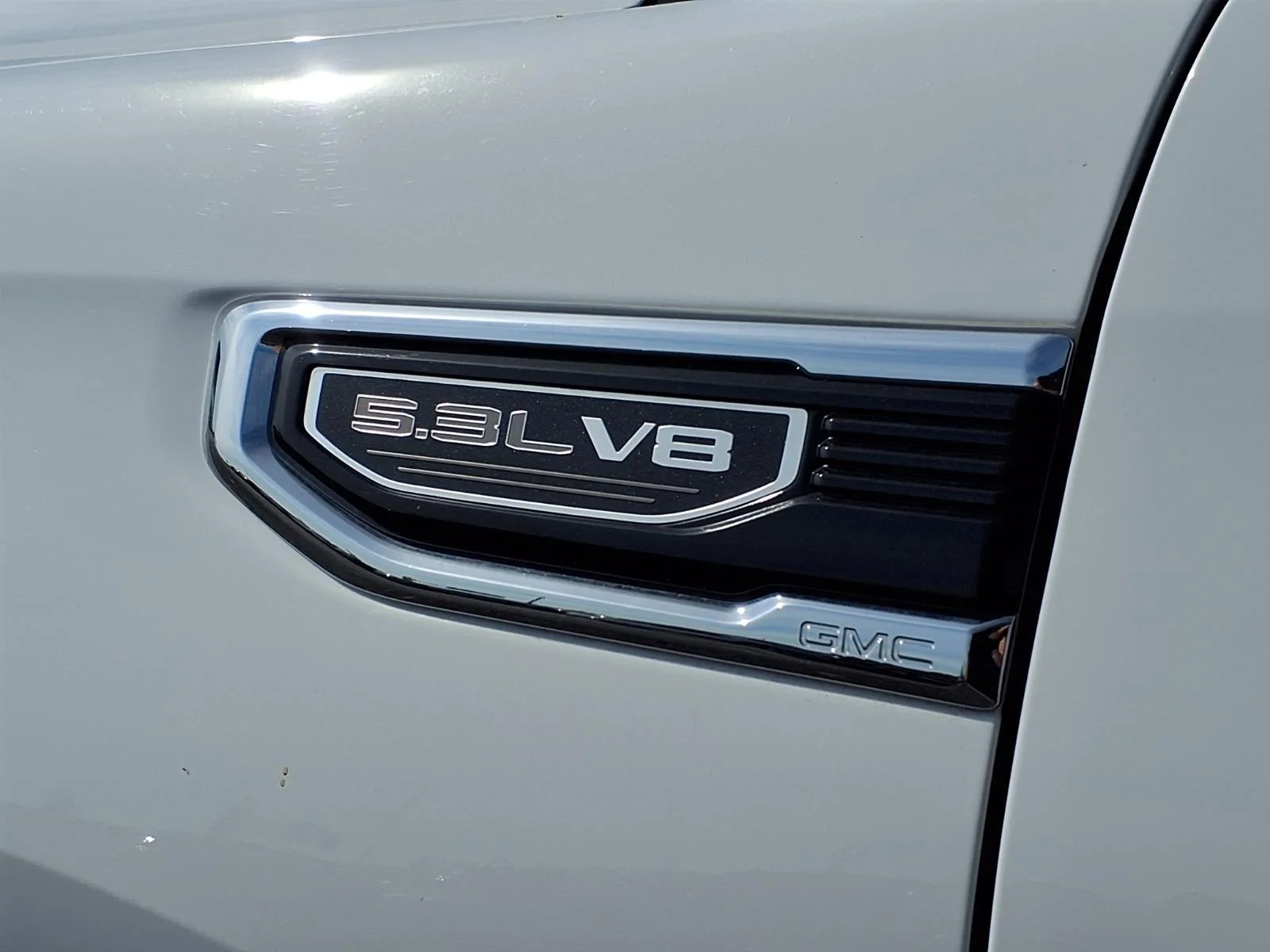 Used 2024 Summit White GMC Denali image 22