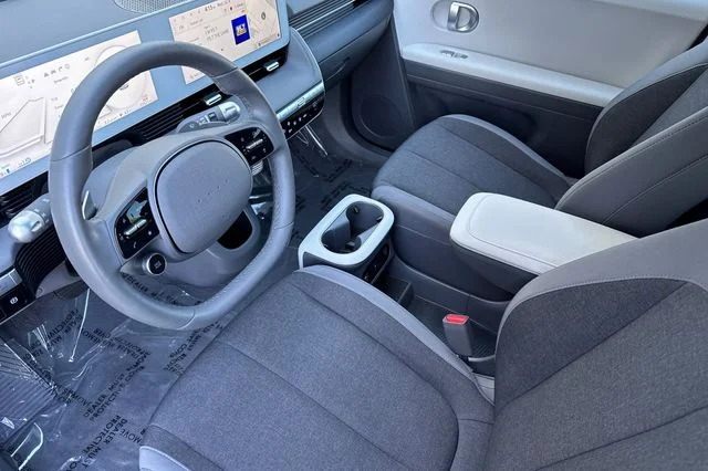 Used 2024 Black Hyundai SEL image 10