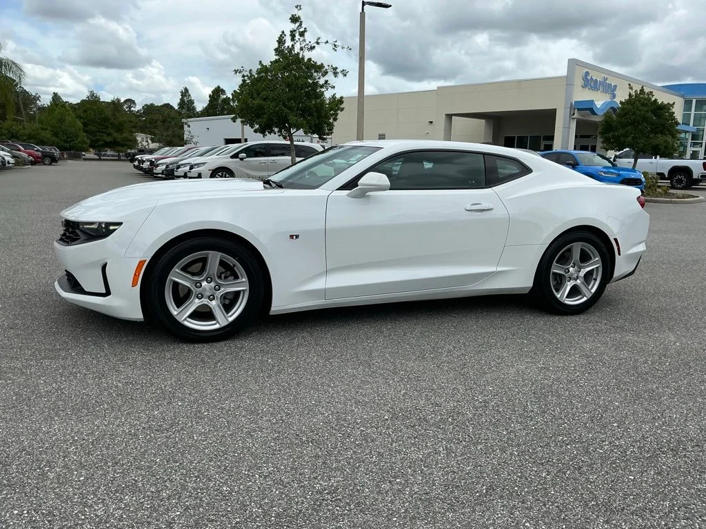Used 2023 White Chevrolet 1LT image 3