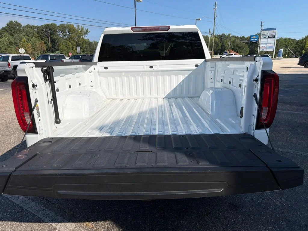 Used 2025 White GMC SLT image 9
