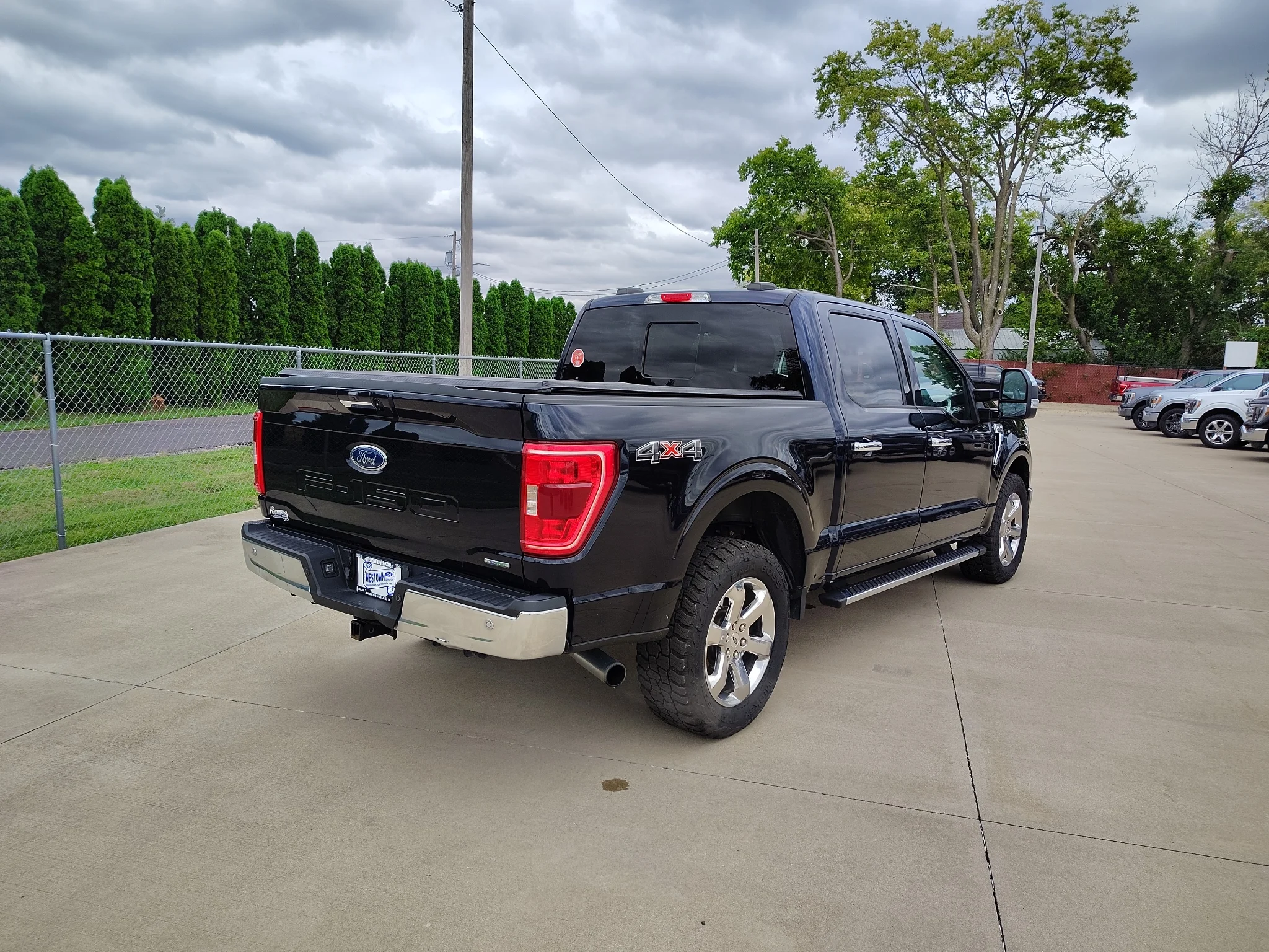 Used 2021 Antimatter Blue Metallic Ford XLT image 4
