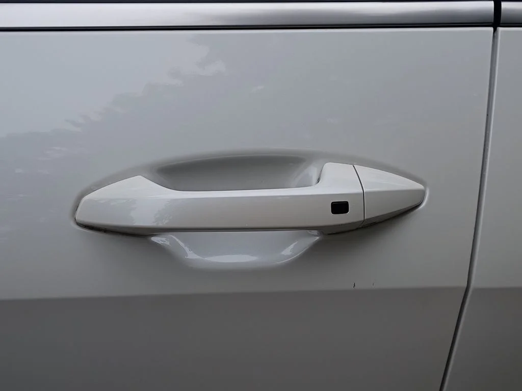 Used 2024 Snow White Pearl Kia EX image 13