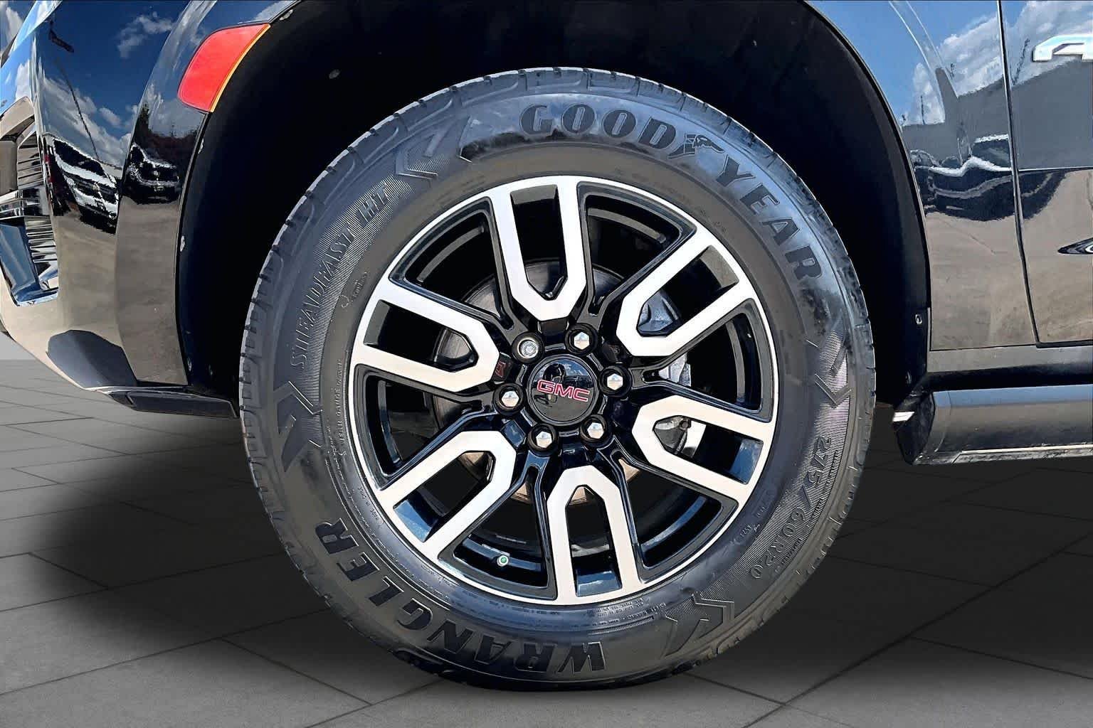 Used 2021 Onyx Black GMC AT4 image 11