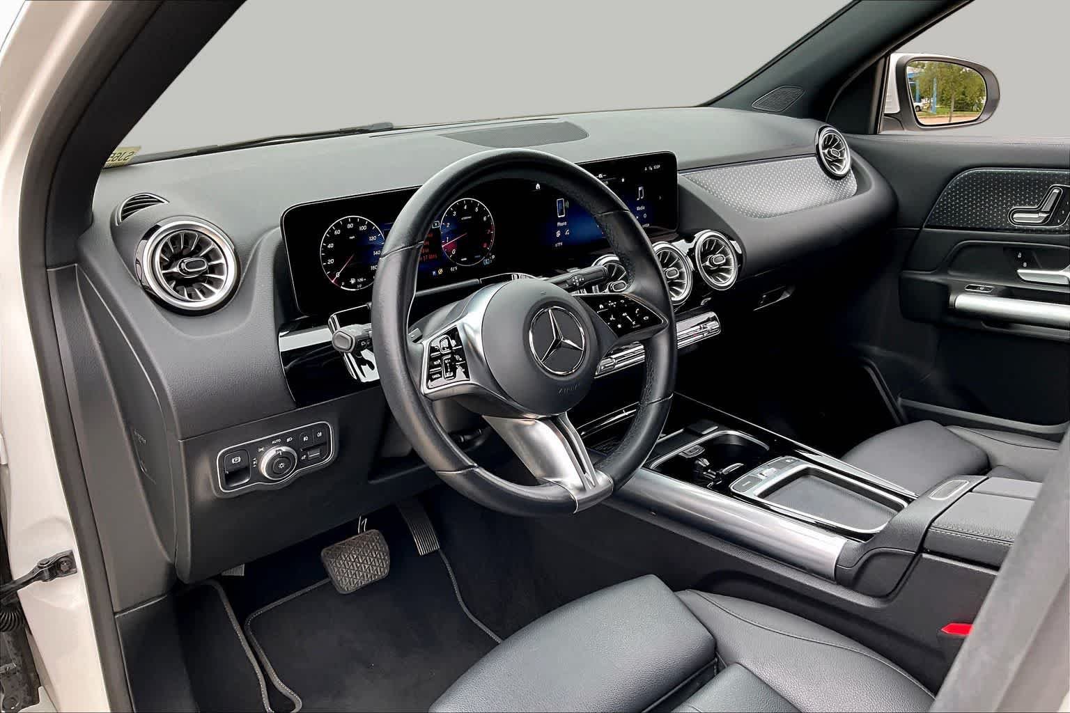 Used 2025 Polar White Mercedes-Benz GLA 250 image 17