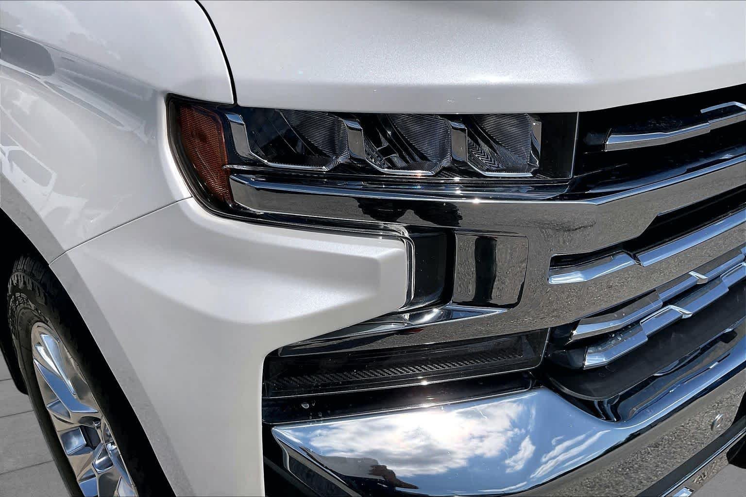 Used 2021 Iridescent Pearl Tricoat Chevrolet LTZ image 27