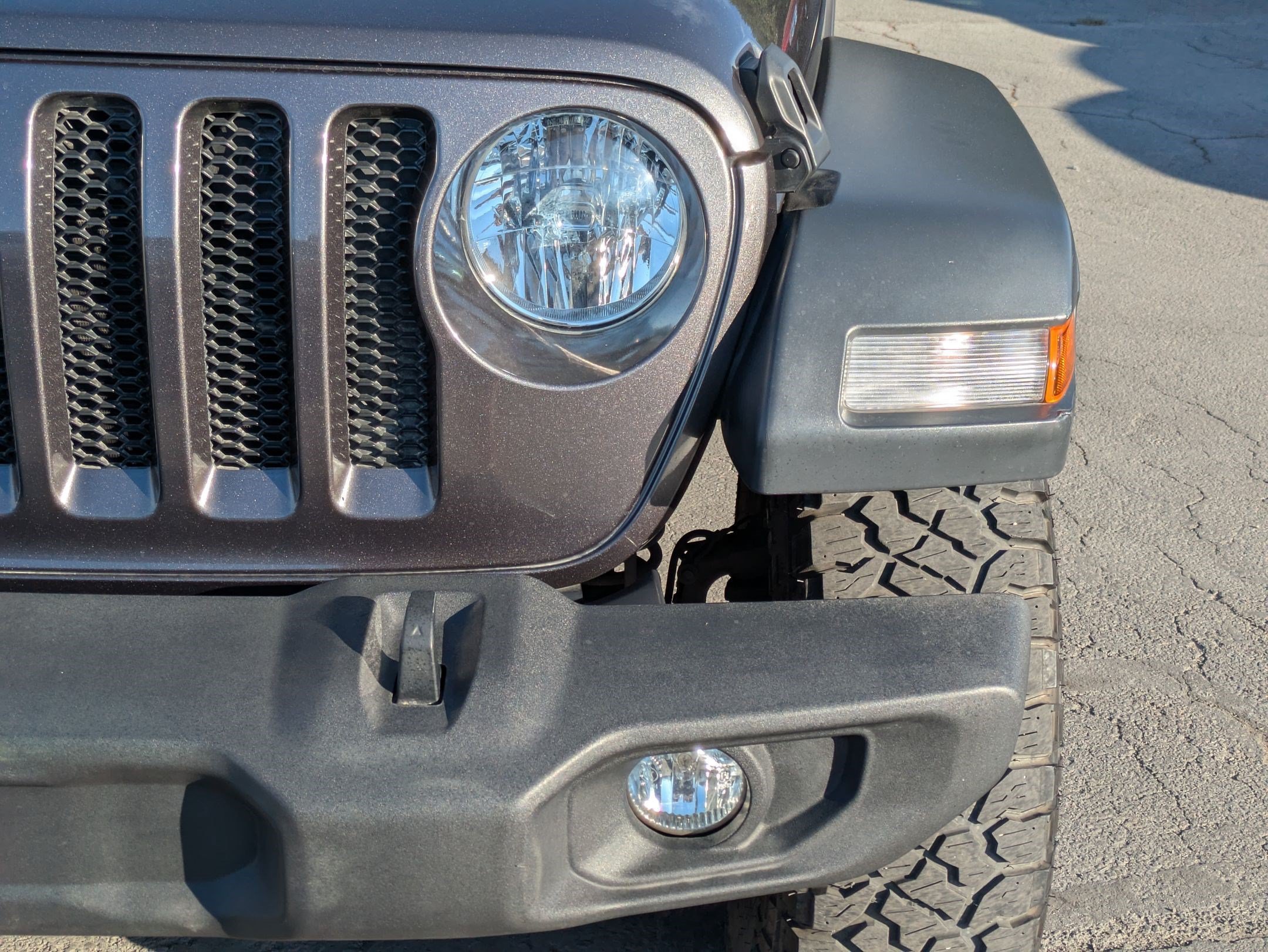 Used 2018 Granite Crystal Clearcoat Metallic Jeep Sport S image 10