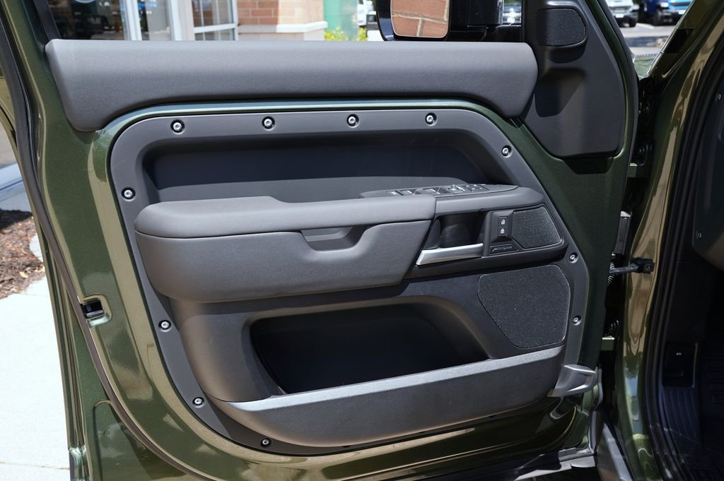New 2026 Woolstone Green Land Rover S image 10