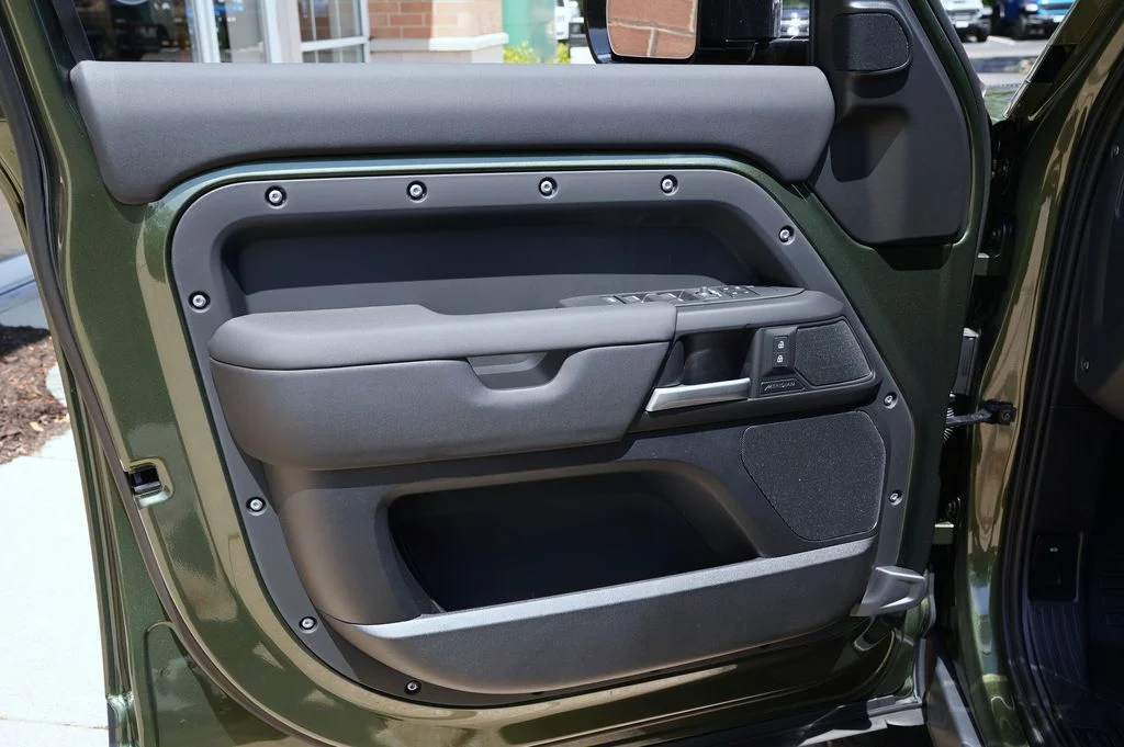 New 2026 Woolstone Green Land Rover S image 11