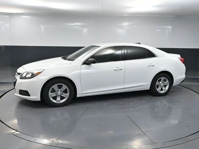 Used 2015 White Chevrolet LS image 7