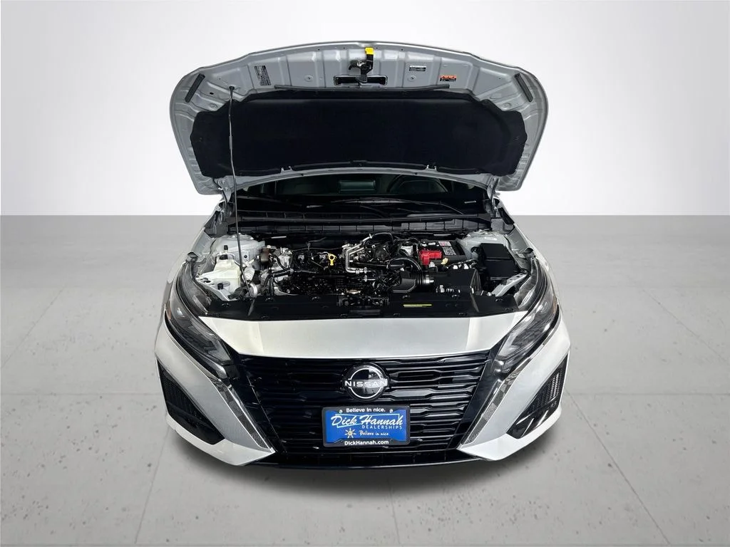 Used 2024 Silver Nissan 2.5 SV image 21