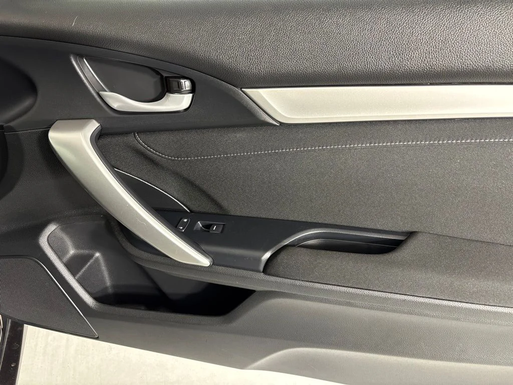 Used 2019  Honda EX image 13