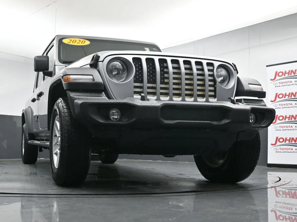 Used 2020 Silver Jeep Sport image 33