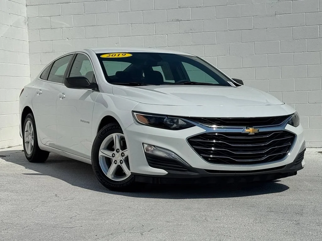 Used 2019 SUMMIT WHITE Chevrolet LS image 2