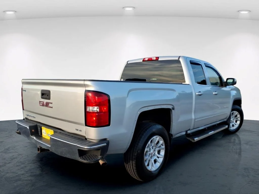 Used 2017 Silver GMC SLE image 6