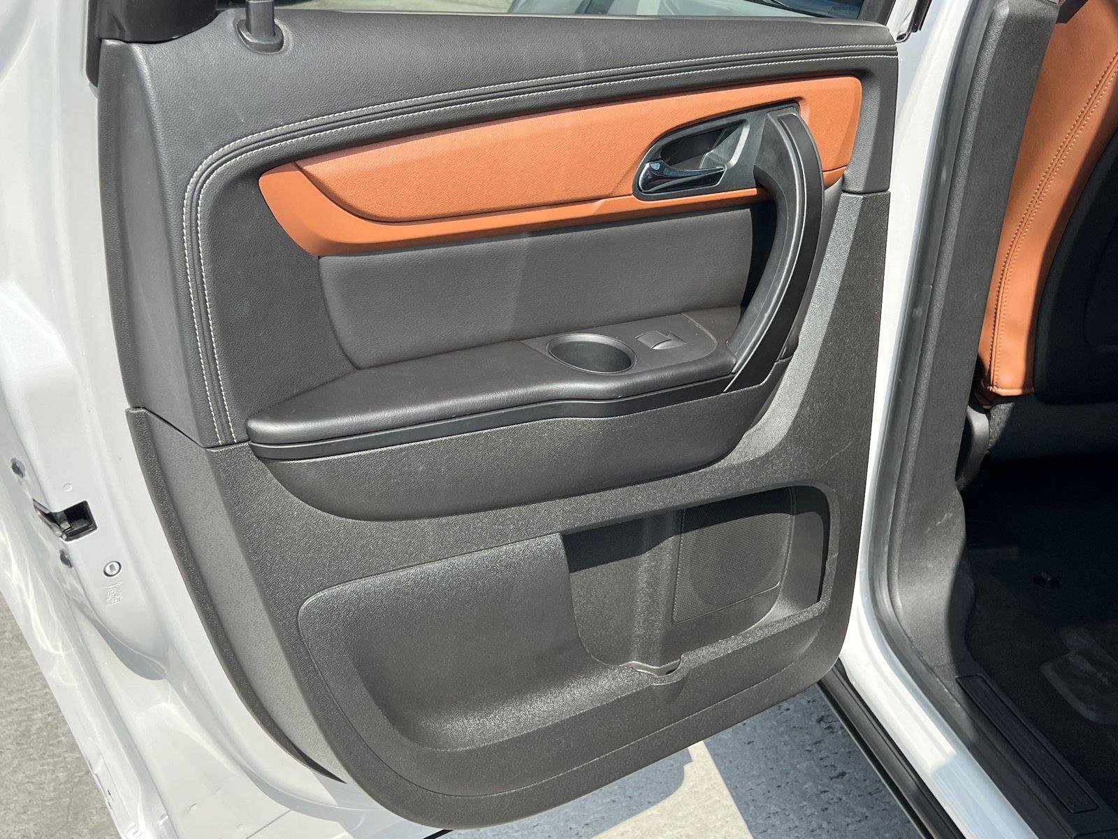 Used 2016 Iridescent Pearl Tricoat Chevrolet LT image 22
