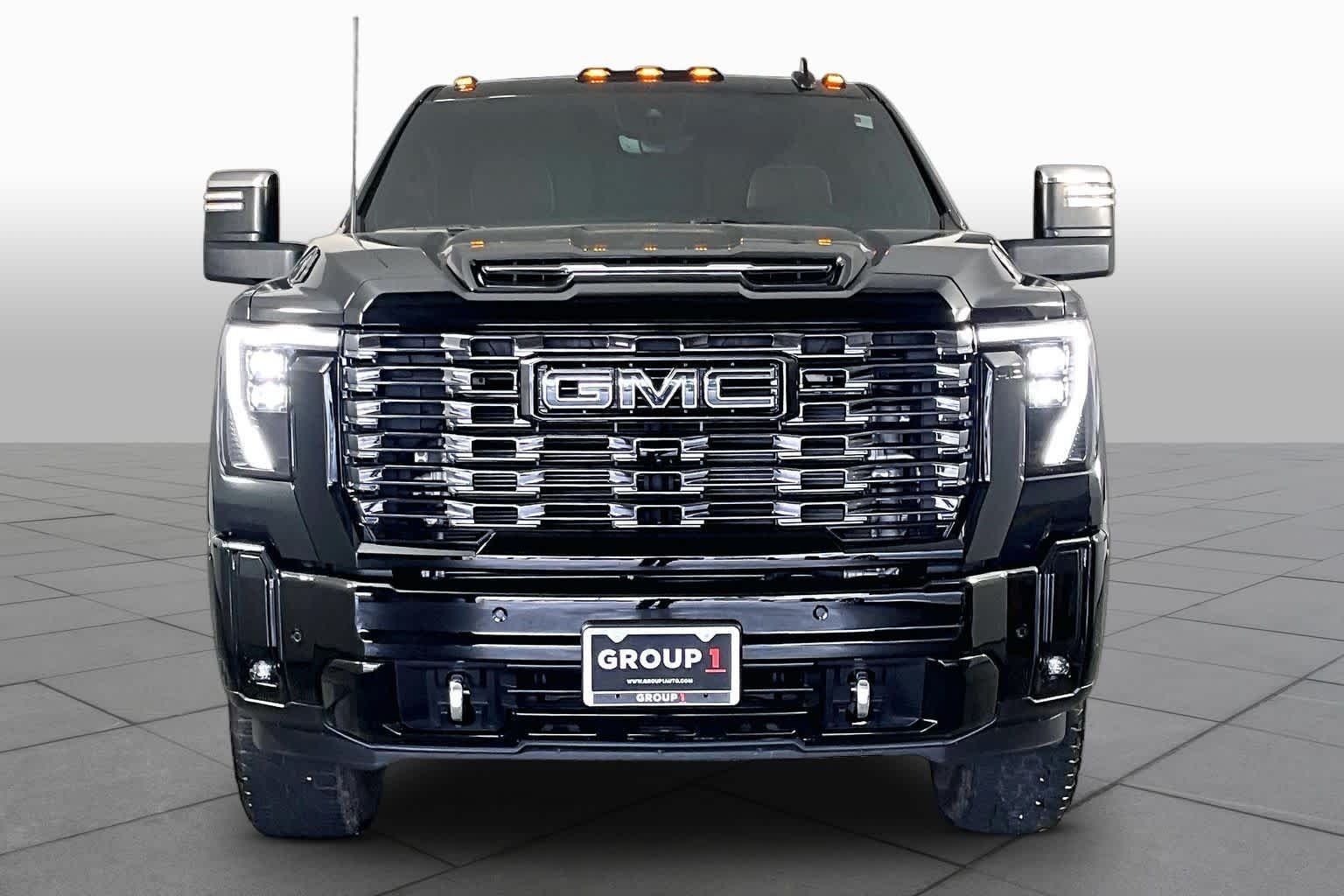 Used 2025 Onyx Black GMC Denali Ultimate image 4