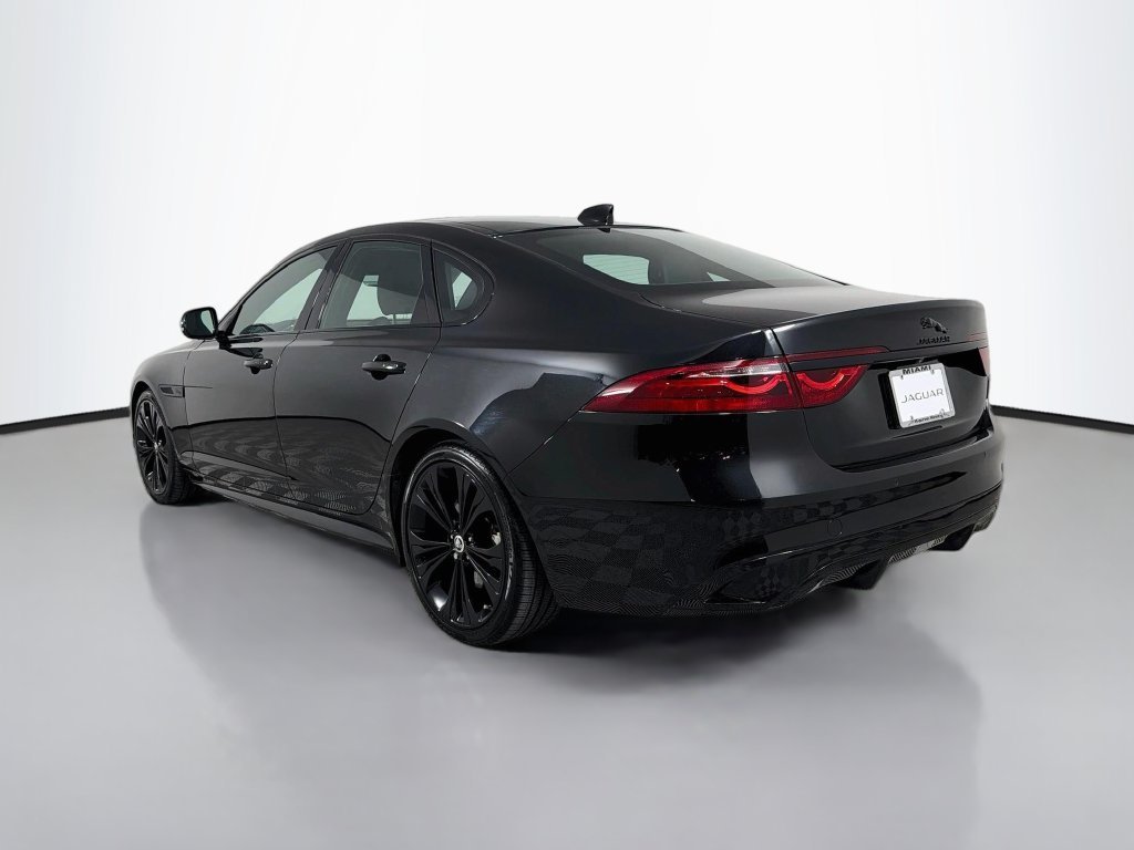 Used 2024 Black Jaguar R-Dynamic SE image 7