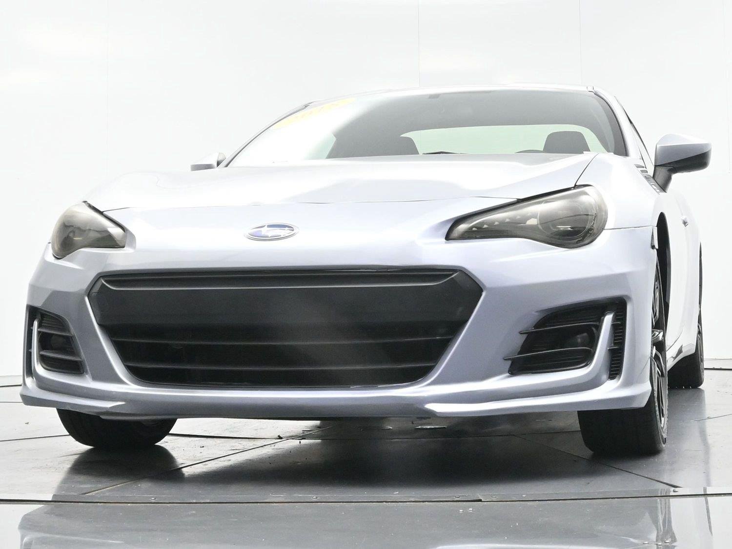 Used 2018  Subaru Premium image 36
