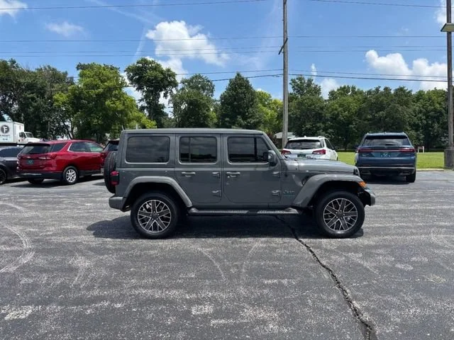 Used 2023 Gray Jeep High Altitude 4x4 image 6