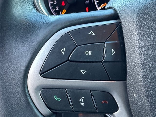 Used 2018 Red Jeep Laredo E image 7