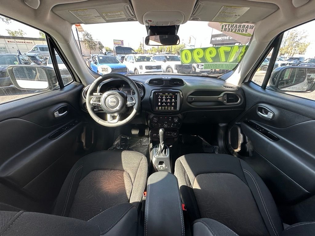 Used 2023 White Jeep Latitude image 15