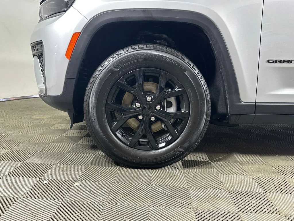 New 2026 Silver Zynith Exterior Paint Jeep Altitude image 7