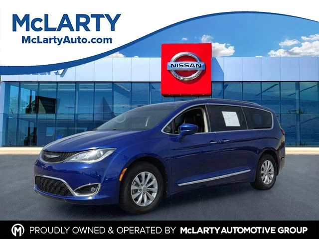 2018 Chrysler Pacifica Touring L Plus's photo