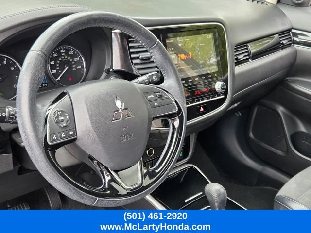 Used 2020 White Mitsubishi SE image 9