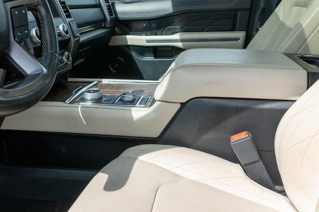 Used 2021 White Metallic Ford Platinum image 27