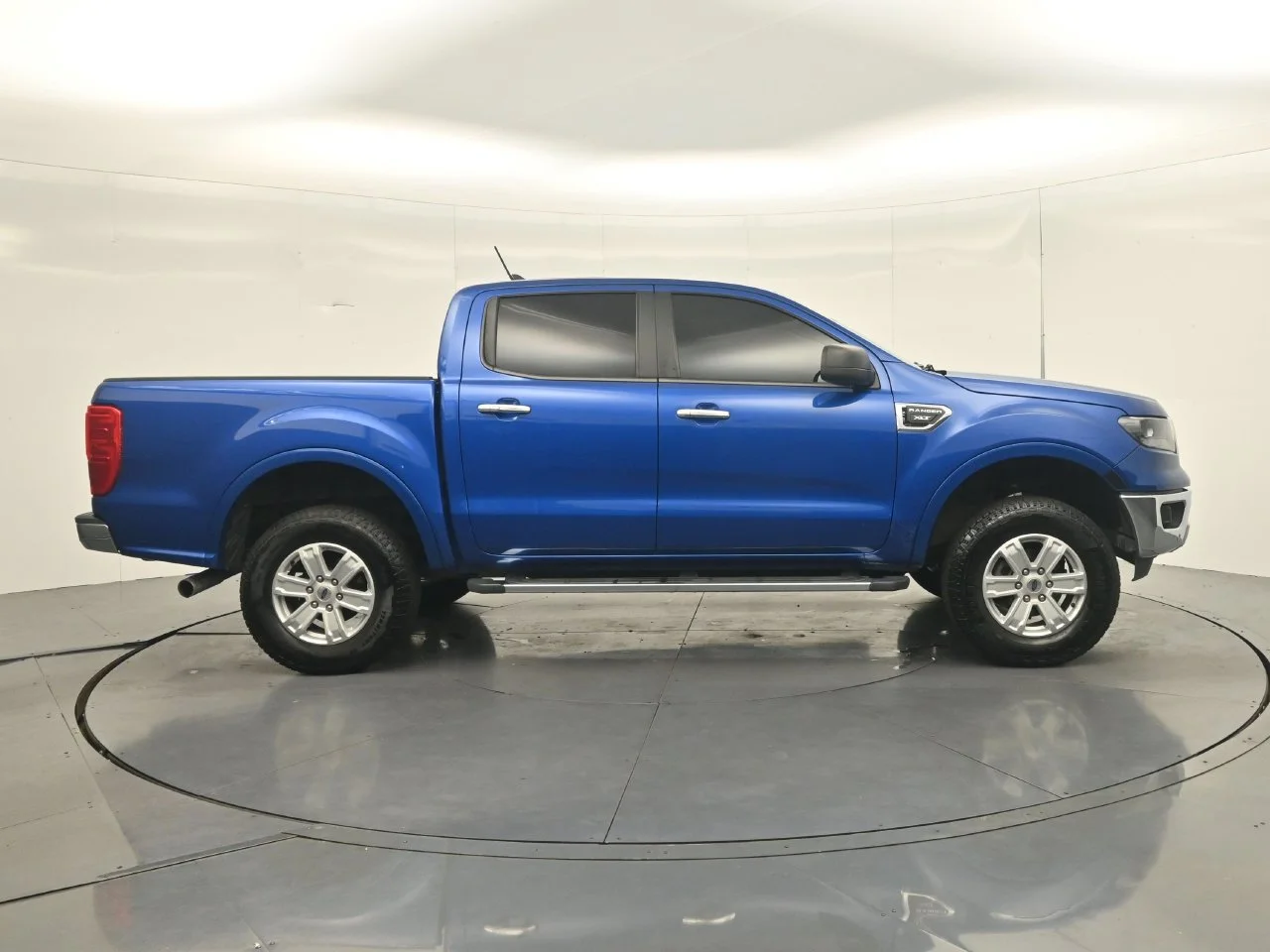 Used 2019 Lightning Blue Metallic Ford XLT image 4