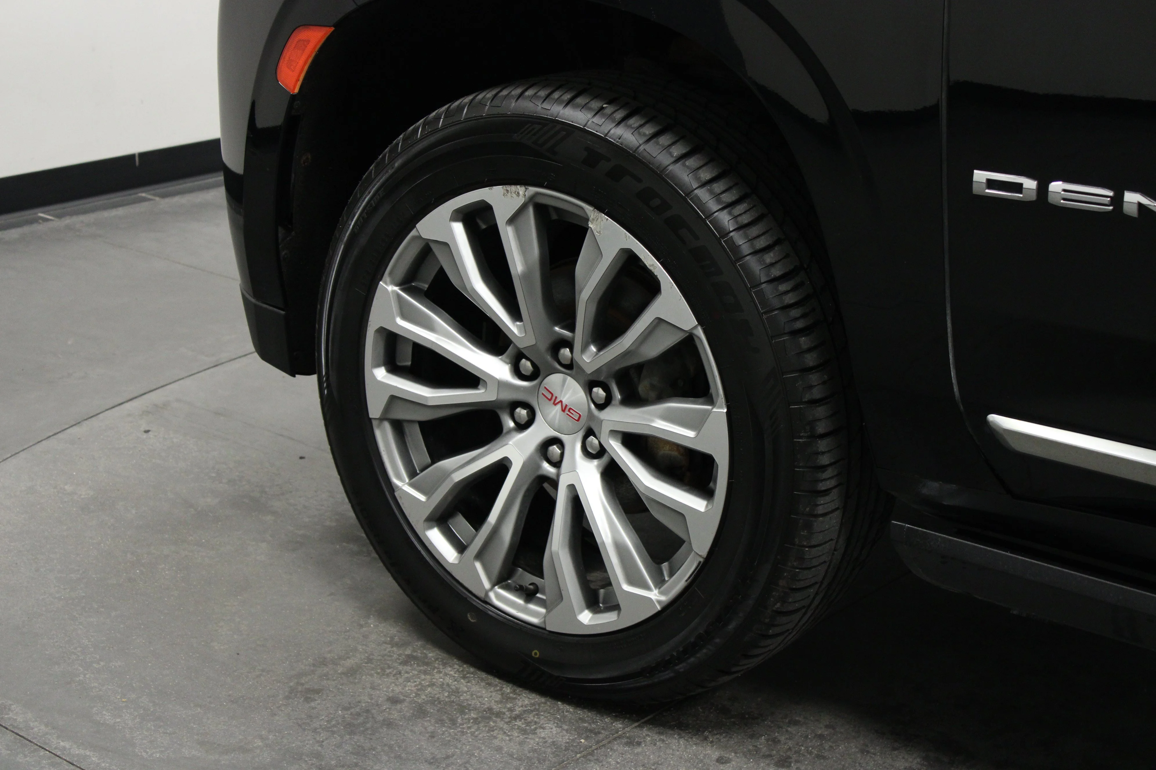 Used 2021 Onyx Black GMC Denali image 10
