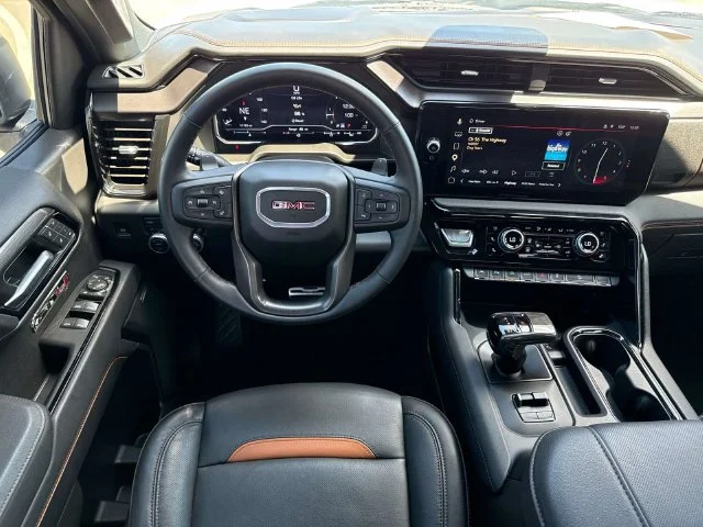 Used 2025 White GMC AT4 image 30